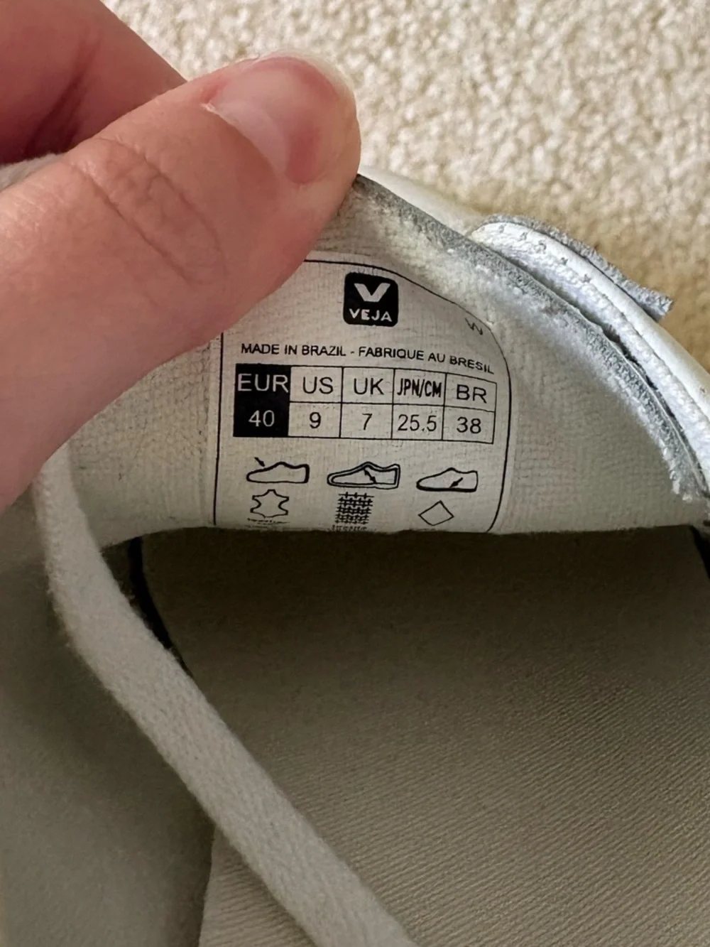 Veja Women’s Esplar Rubber-Trimmed Leather Sneakers. Size 9. - Picture 11 of 11
